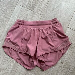 Lululemon Hotty Hot Shorts (Size 6) 2.5”
